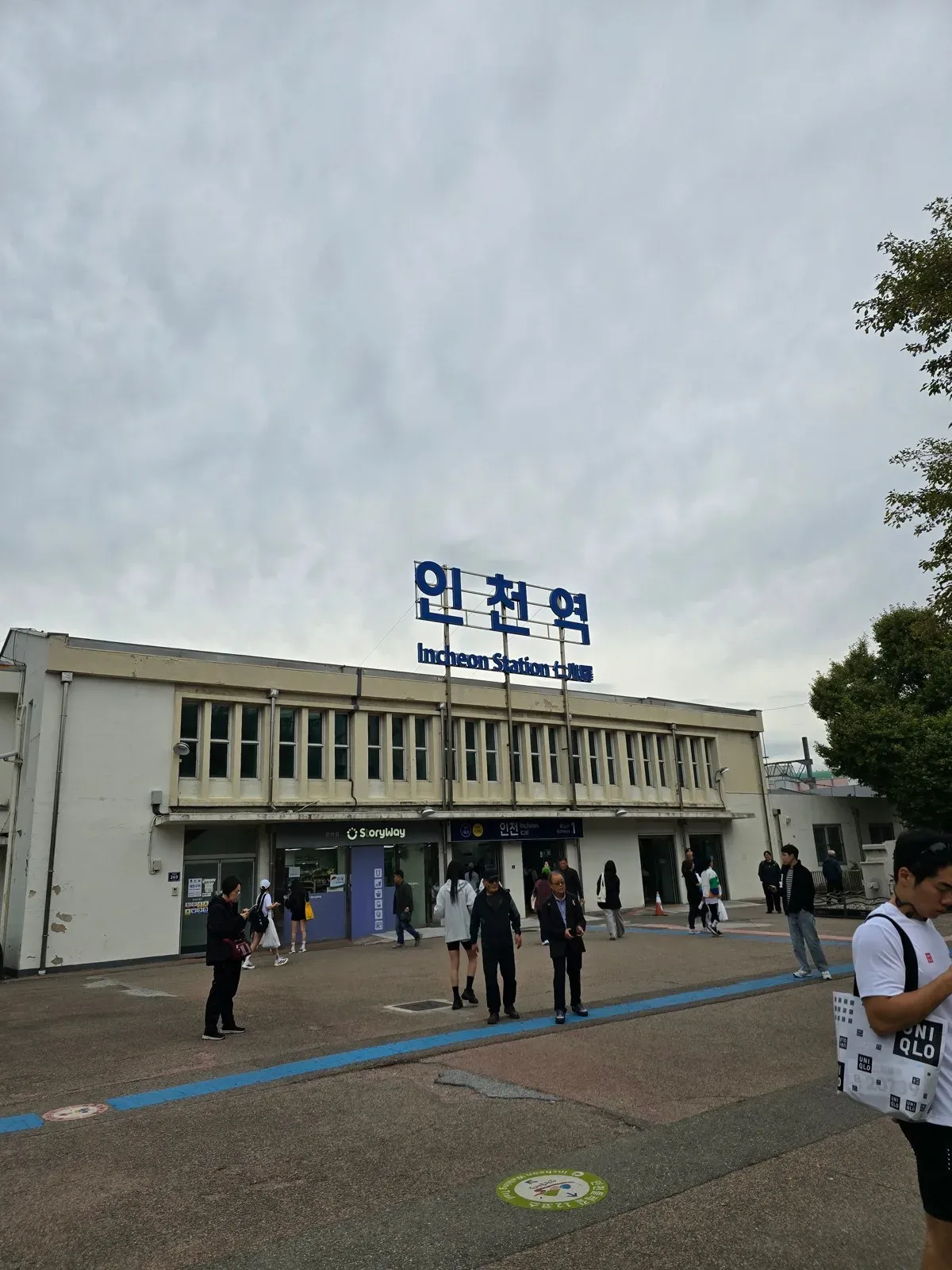 디즈니런 날 인천역 앞