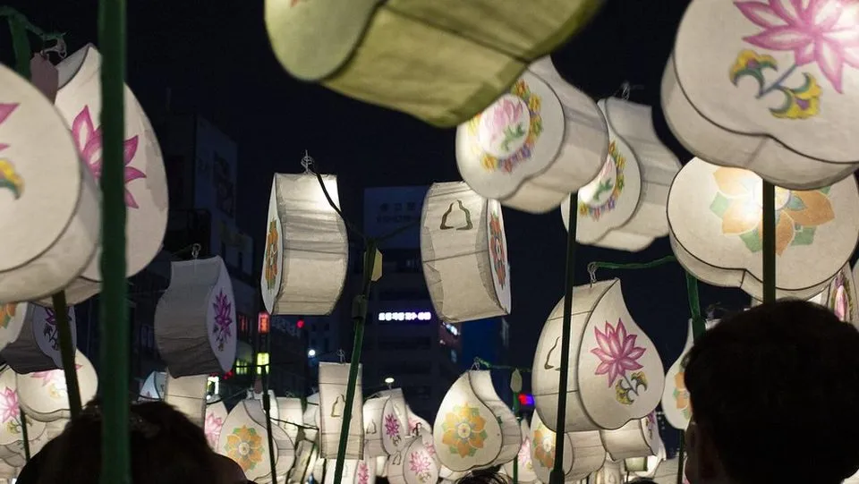 부처님오신날 연등 행렬